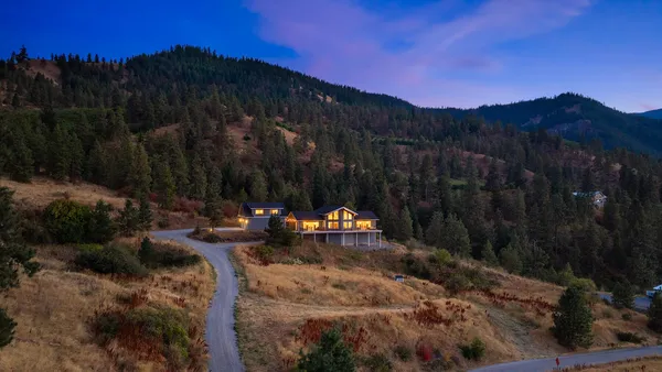 5342 Whispering Ridge Drive , Wenatchee, WA 98801