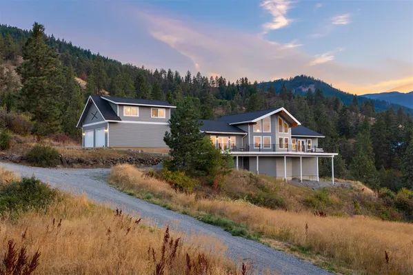 5342 Whispering Ridge Drive , Wenatchee, WA 98801